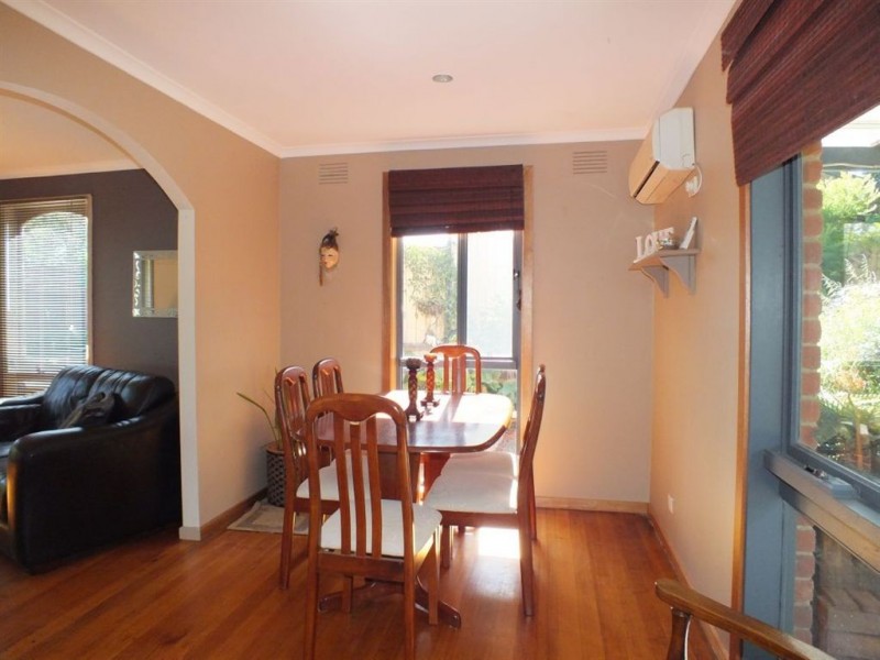 8 Finch Court, Pakenham VIC 3810