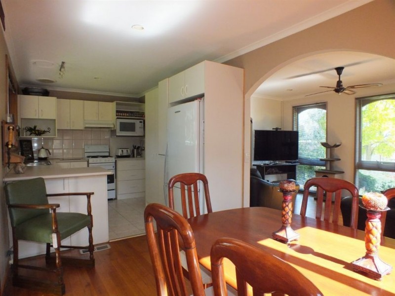 8 Finch Court, Pakenham VIC 3810