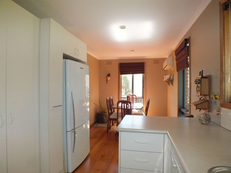 8 Finch Court, Pakenham VIC 3810