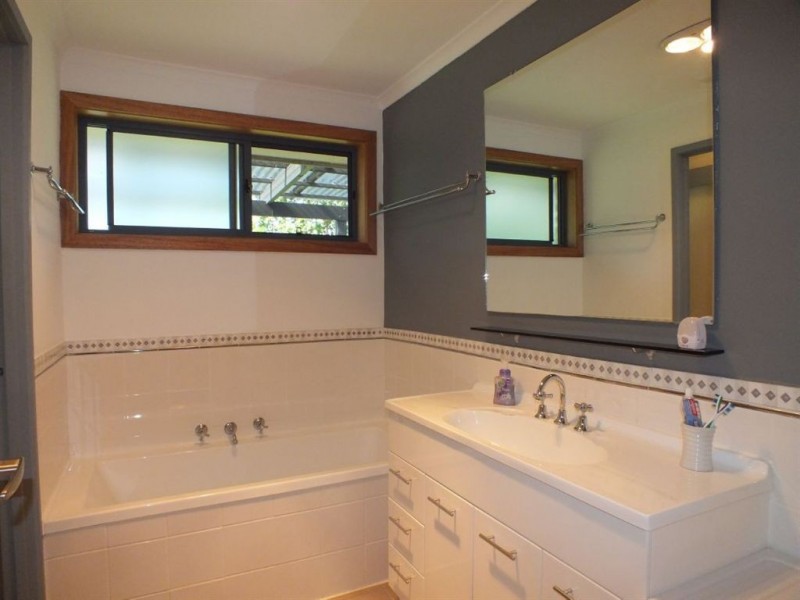 8 Finch Court, Pakenham VIC 3810