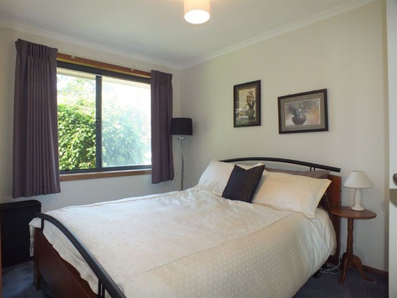 8 Finch Court, Pakenham VIC 3810