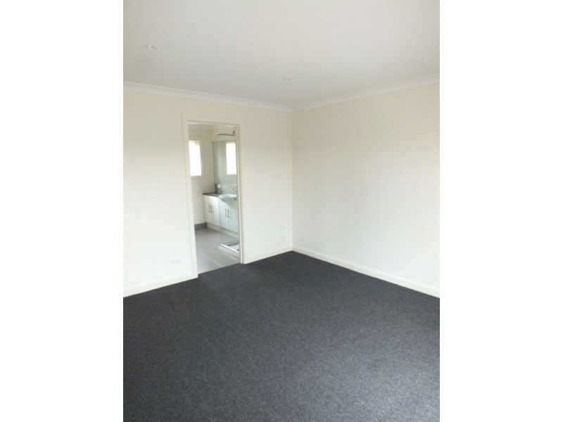 11 Laurina Link, Pakenham VIC 3810