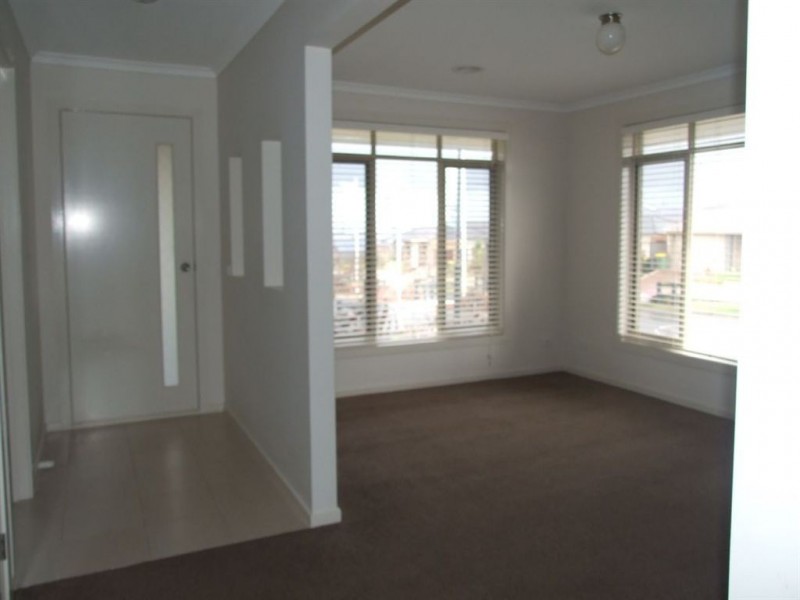 2 Volta Lane, Pakenham VIC 3810