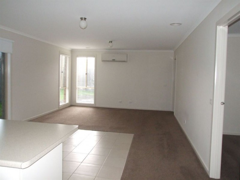 2 Volta Lane, Pakenham VIC 3810
