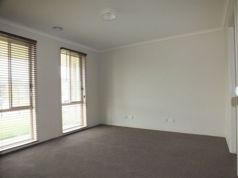 3 Whipbird Court, Pakenham VIC 3810