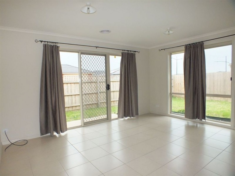 3 Whipbird Court, Pakenham VIC 3810