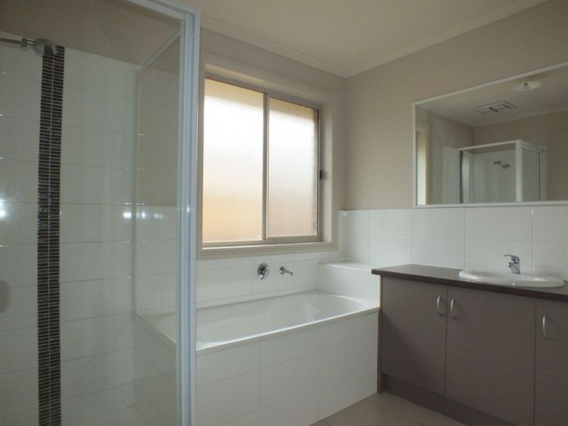 3 Whipbird Court, Pakenham VIC 3810