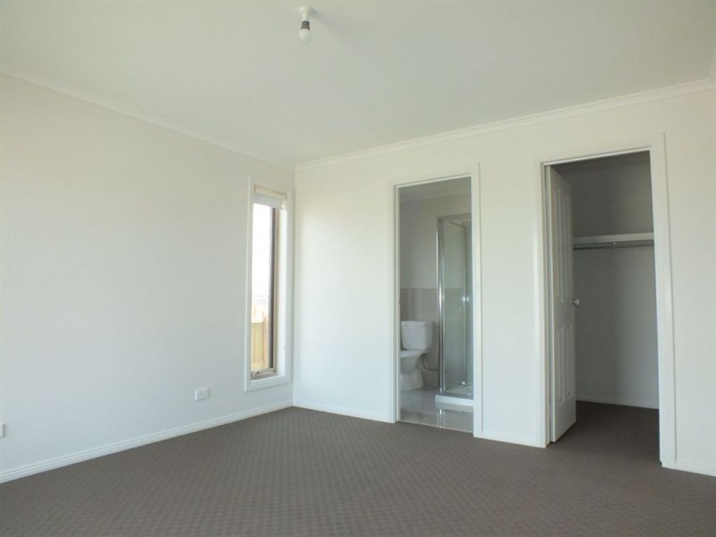 26 Discovery Street, Pakenham VIC 3810