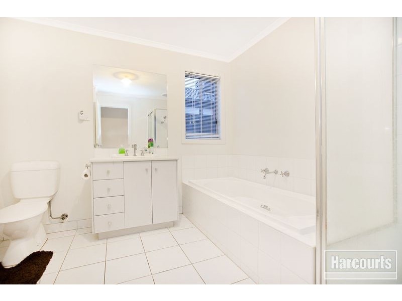 10 Seville Street, Pakenham VIC 3810