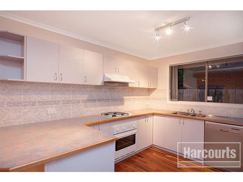 42 Thomas Place, Pakenham VIC 3810