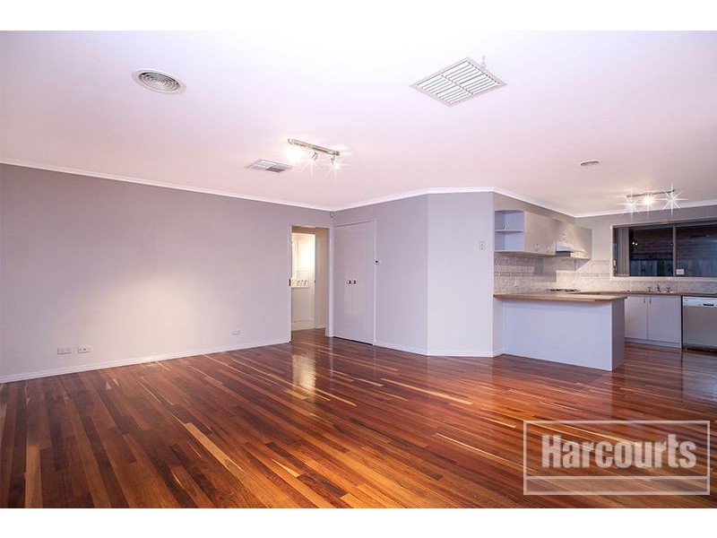 42 Thomas Place, Pakenham VIC 3810