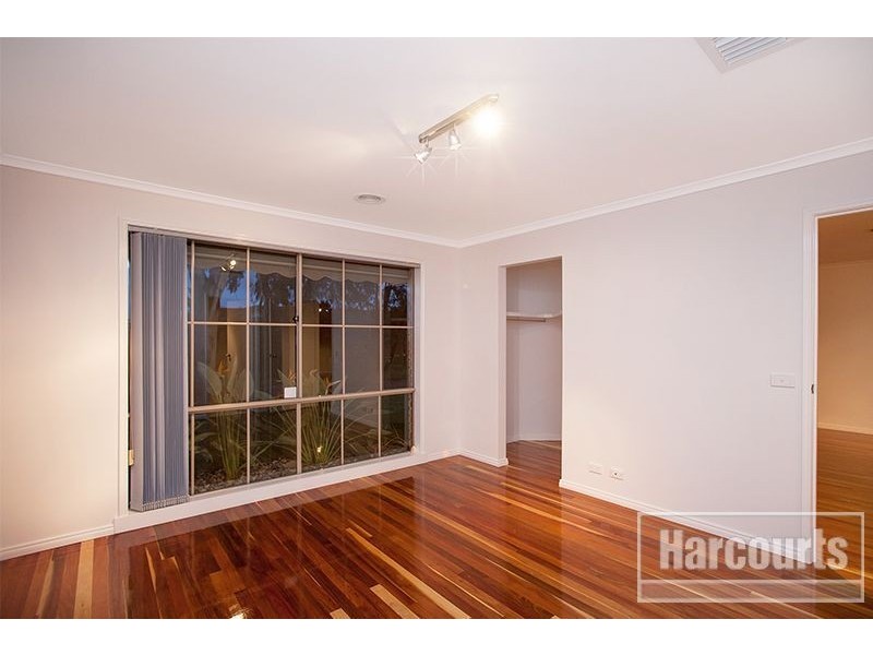 42 Thomas Place, Pakenham VIC 3810