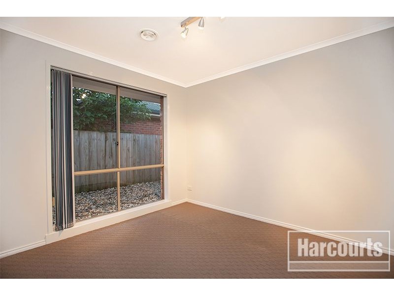 42 Thomas Place, Pakenham VIC 3810