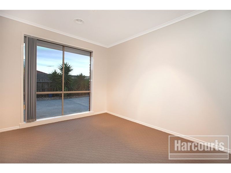 42 Thomas Place, Pakenham VIC 3810