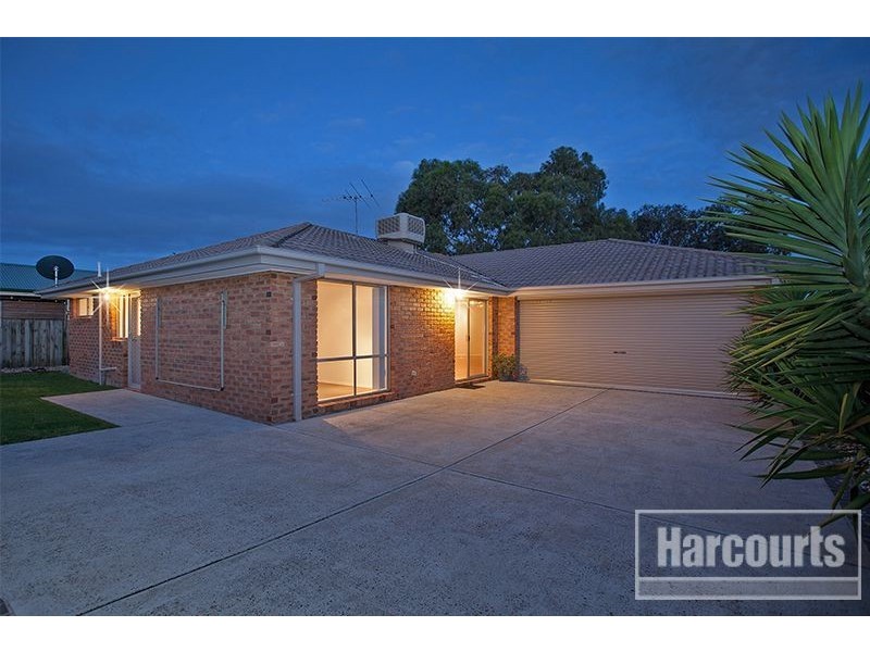 42 Thomas Place, Pakenham VIC 3810