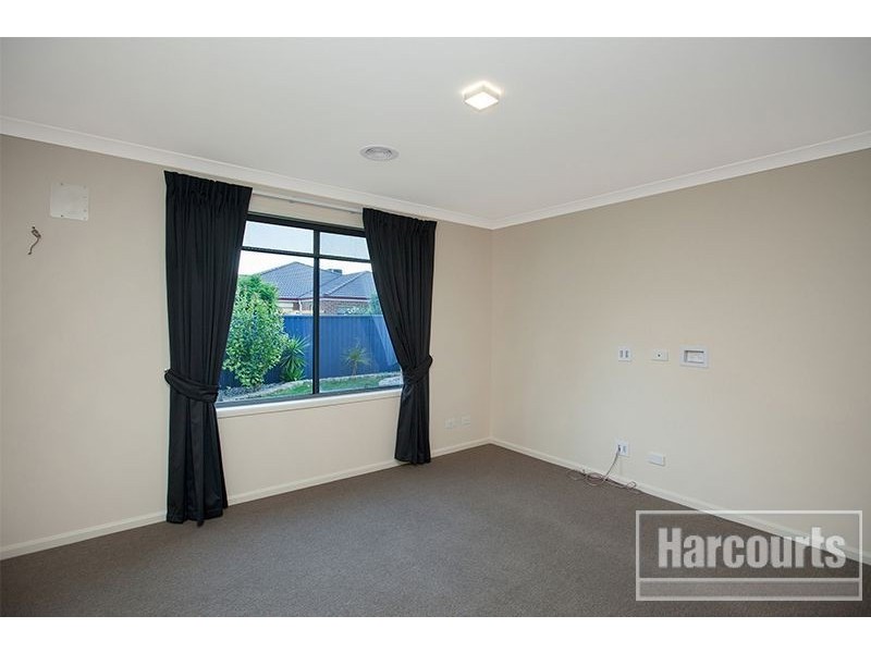 8 Birch Court, Pakenham VIC 3810