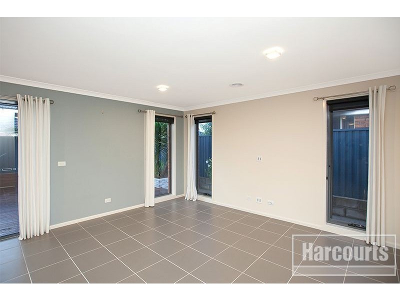 8 Birch Court, Pakenham VIC 3810