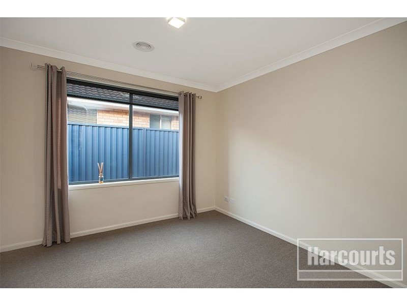 8 Birch Court, Pakenham VIC 3810