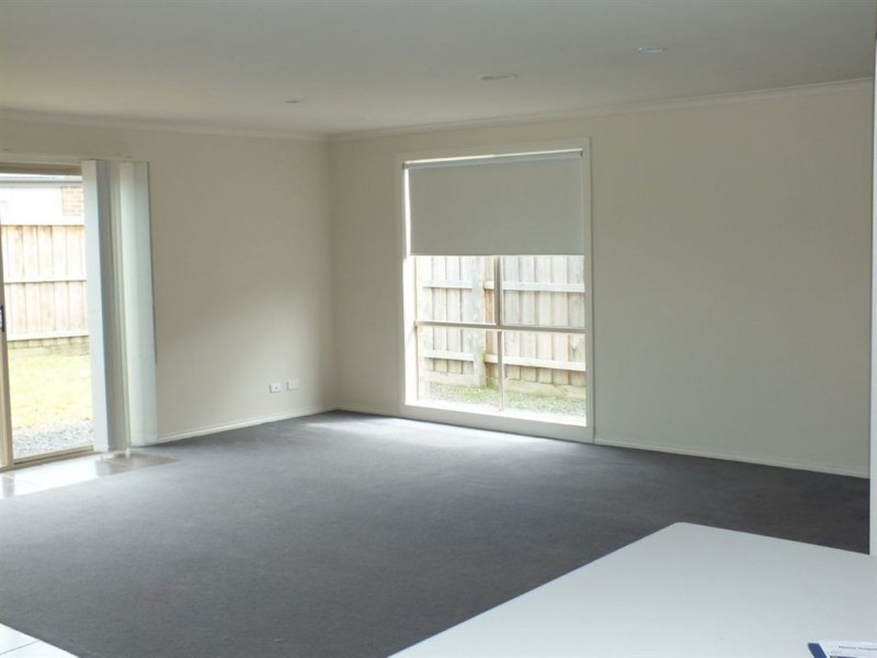 24 Kosta Boda Boulevard, Pakenham VIC 3810