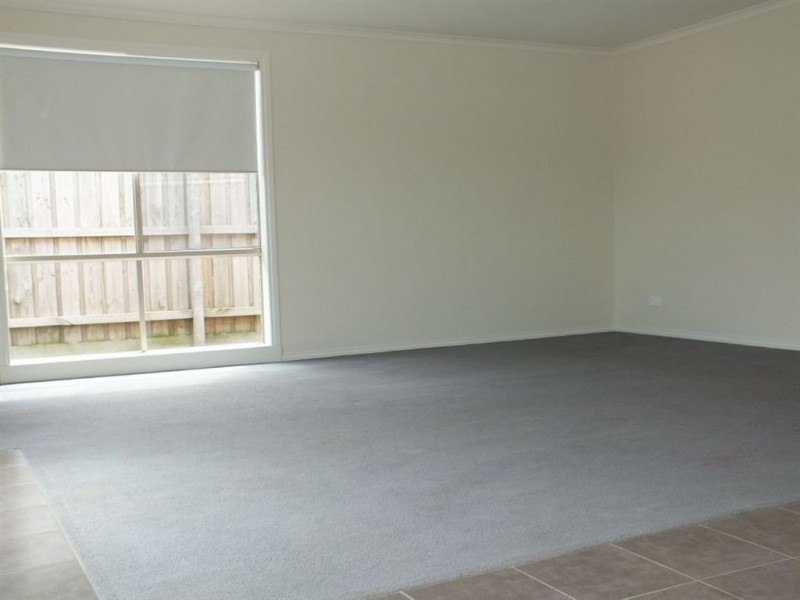 24 Kosta Boda Boulevard, Pakenham VIC 3810