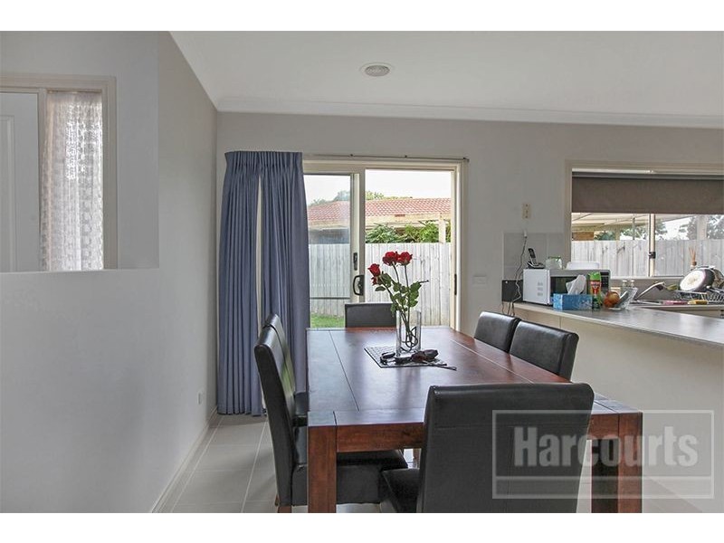 2/13 Lorraine Court, Pakenham VIC 3810
