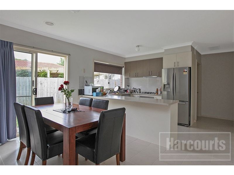 2/13 Lorraine Court, Pakenham VIC 3810