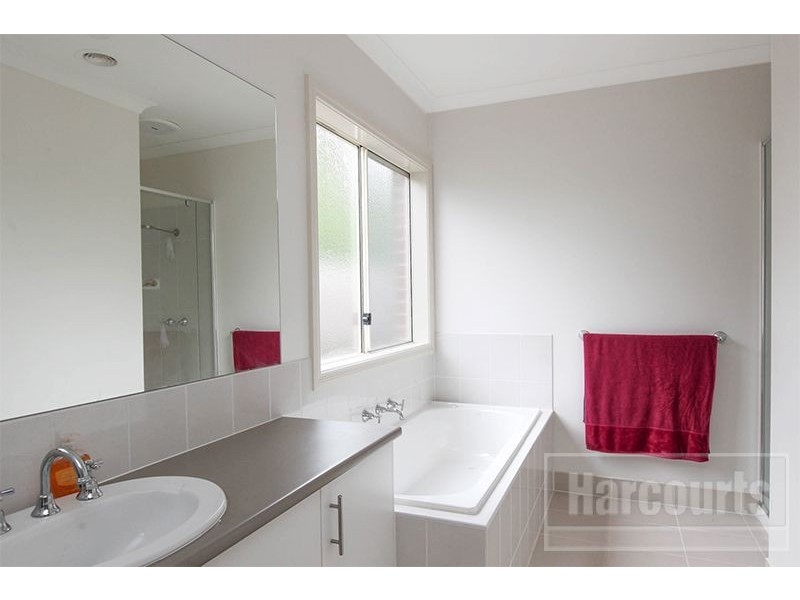 2/13 Lorraine Court, Pakenham VIC 3810