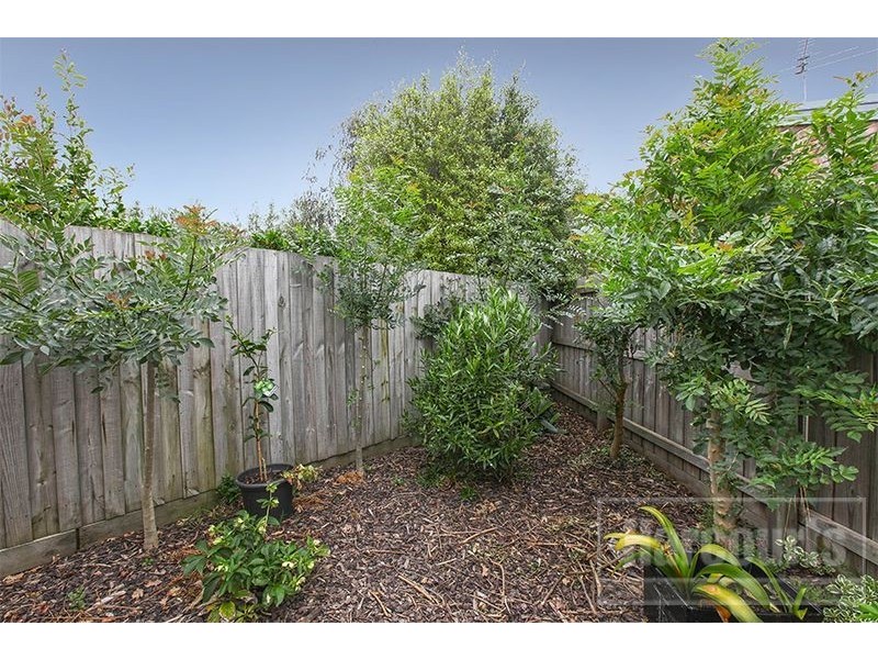 2/13 Lorraine Court, Pakenham VIC 3810