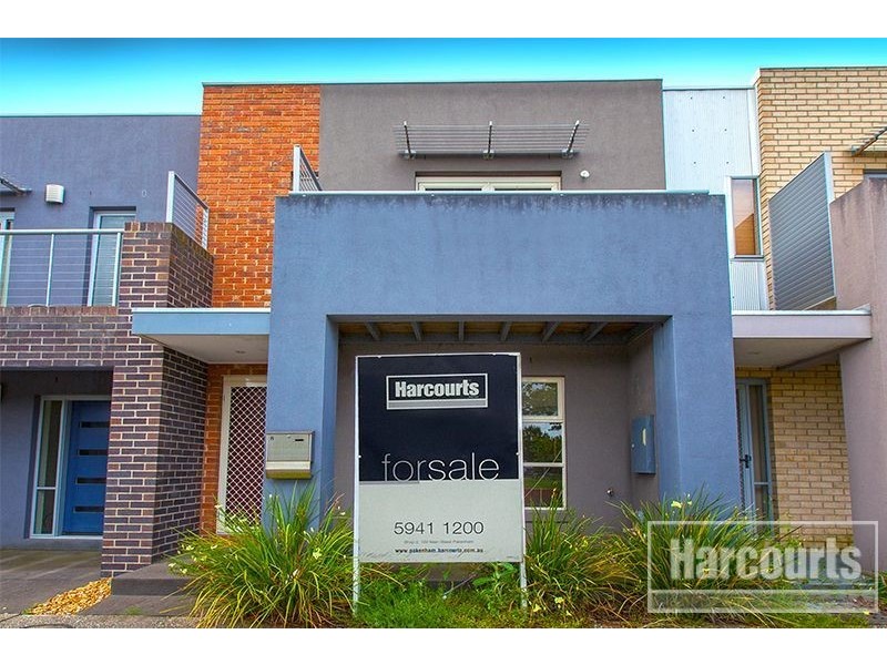 8 Stonebridge Lane, Pakenham VIC 3810