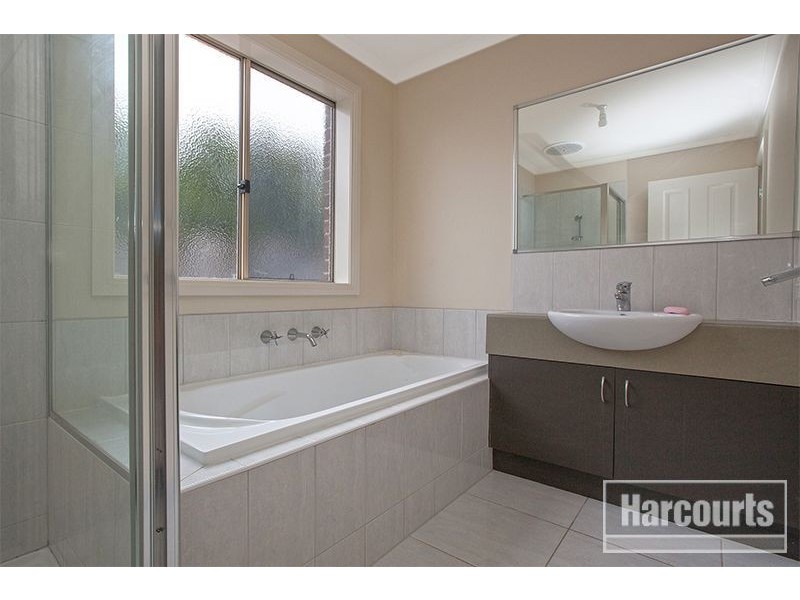 2/35 Meaby Drive, Pakenham VIC 3810