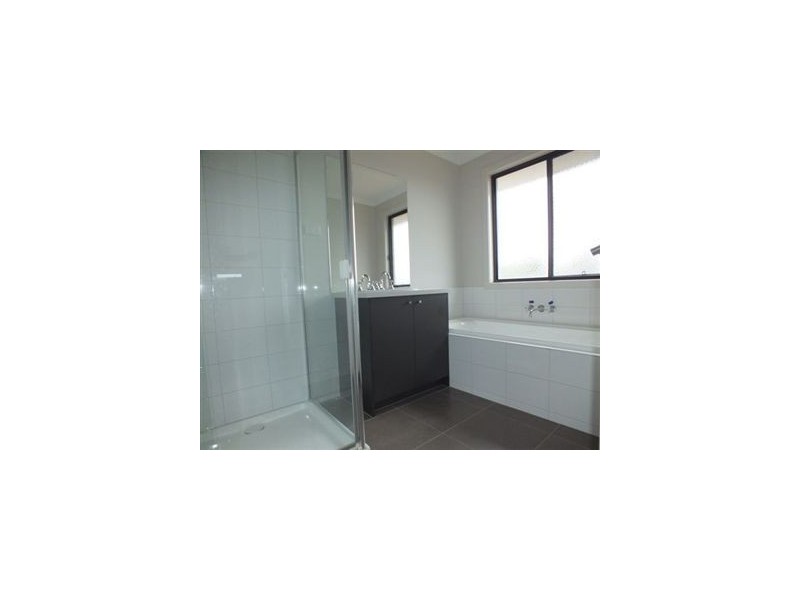 15 Herbert Street, Pakenham VIC 3810