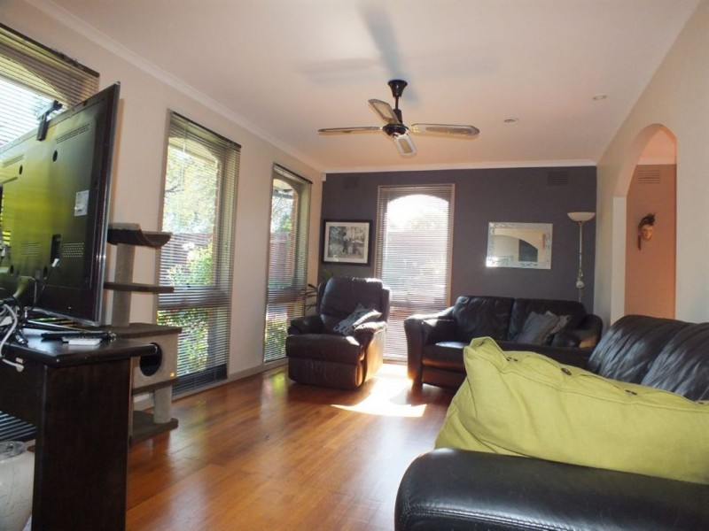 8 Finch Court, Pakenham VIC 3810