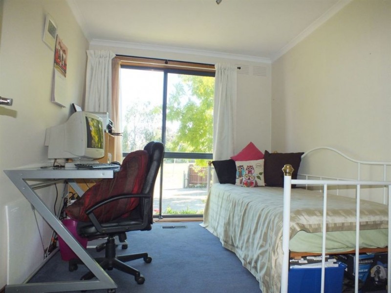 8 Finch Court, Pakenham VIC 3810