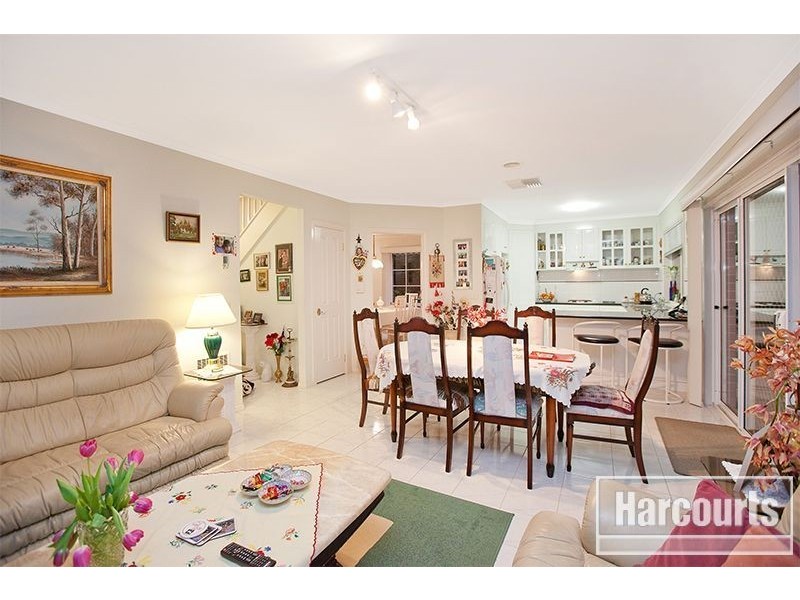 10 Highland Drive, Pakenham VIC 3810