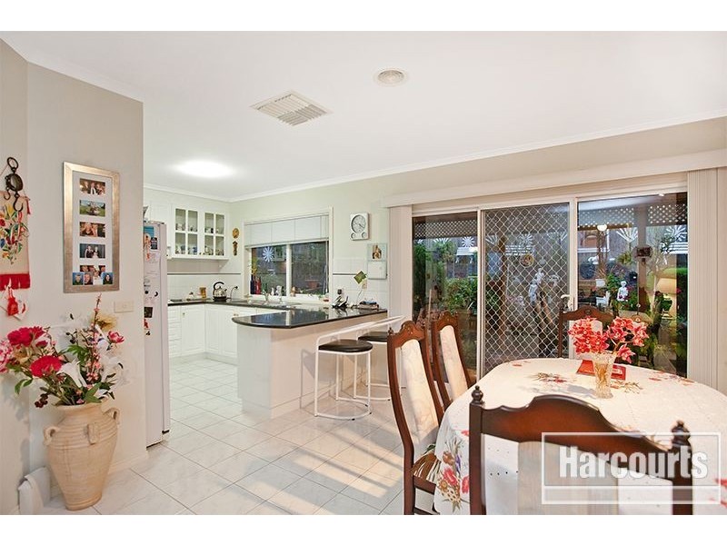 10 Highland Drive, Pakenham VIC 3810