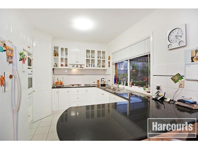 10 Highland Drive, Pakenham VIC 3810