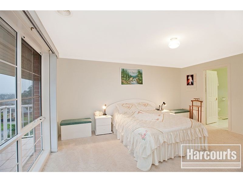 10 Highland Drive, Pakenham VIC 3810