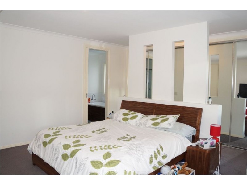 28 Lisa Avenue, Pakenham VIC 3810