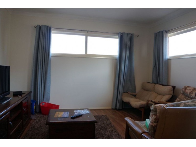 28 Lisa Avenue, Pakenham VIC 3810