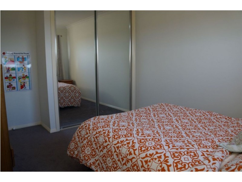 28 Lisa Avenue, Pakenham VIC 3810