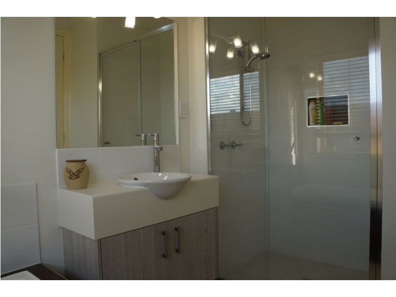 28 Lisa Avenue, Pakenham VIC 3810