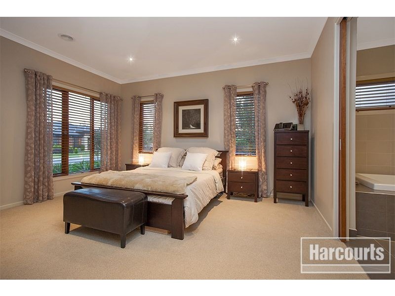 28 Downing Square, Pakenham VIC 3810