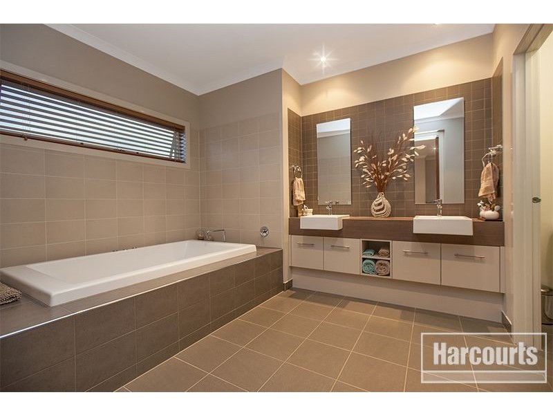 28 Downing Square, Pakenham VIC 3810