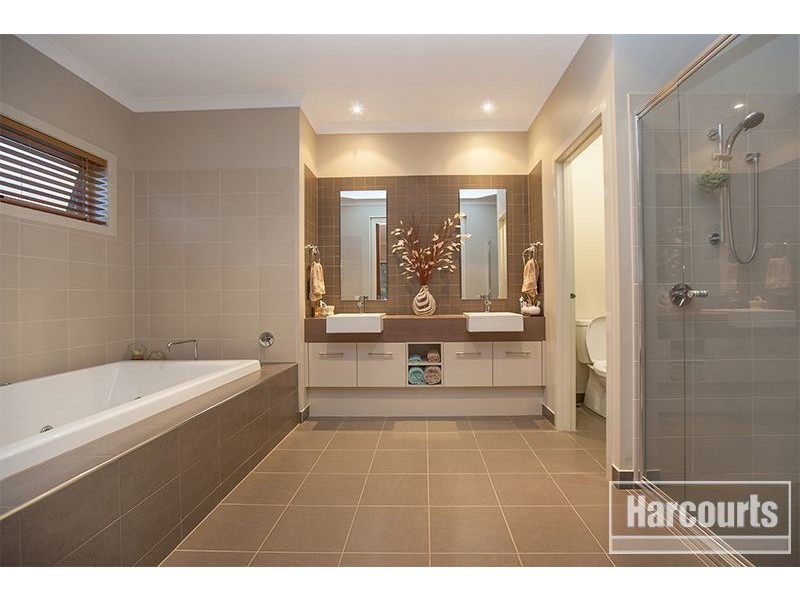 28 Downing Square, Pakenham VIC 3810