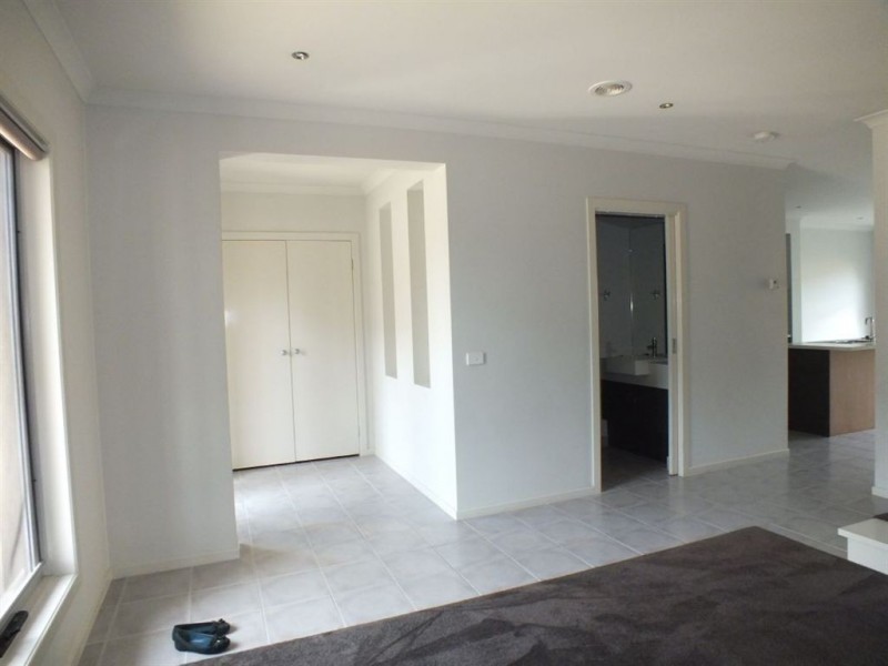 3 Egret Way, Pakenham VIC 3810