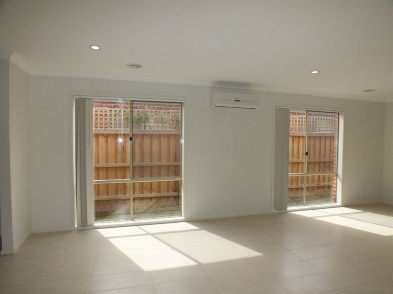 53 Gallery Way, Pakenham VIC 3810
