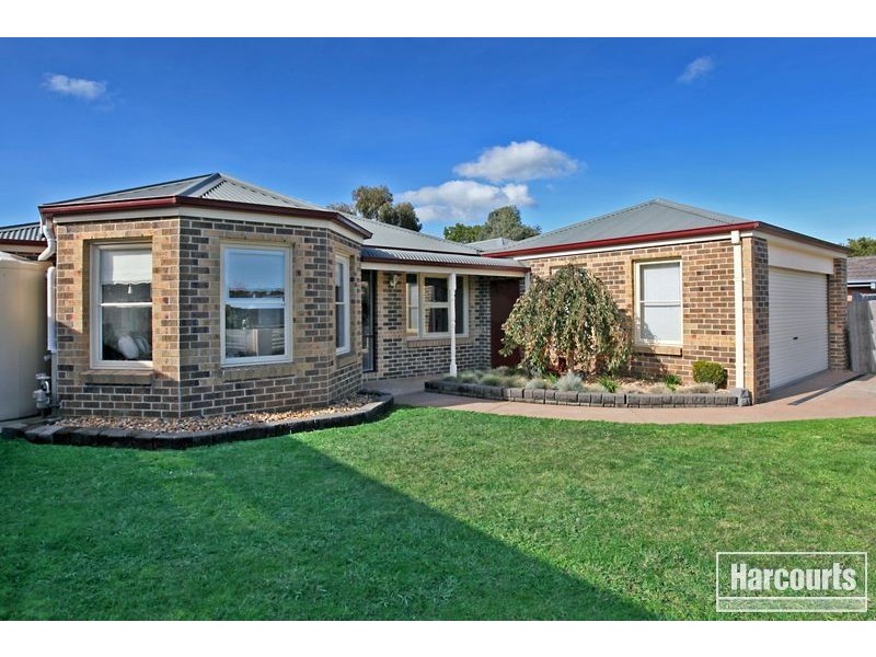 66 Dunbarton Drive, Pakenham VIC 3810