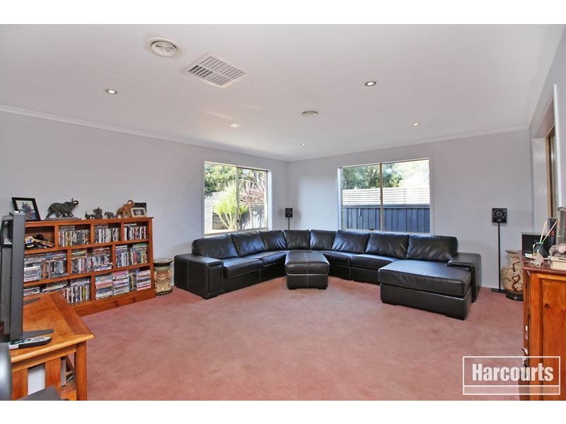 66 Dunbarton Drive, Pakenham VIC 3810