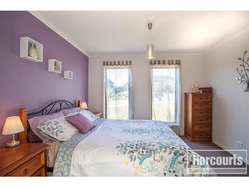 51 Manna Gum Drive, Pakenham VIC 3810