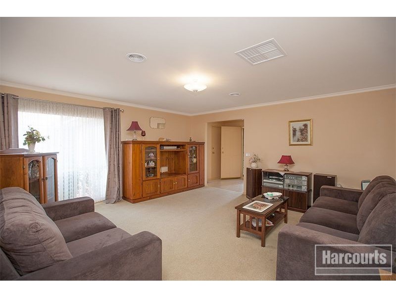 15 Osborn Grove, Pakenham VIC 3810